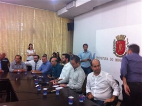 Secretário de Desenvolvimento Urbano do Paraná, Ratinho Júnior, anuncia recursos para a prefeitura de Maringá